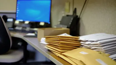 Enveloppen op Bureau zakelijke office communicatie